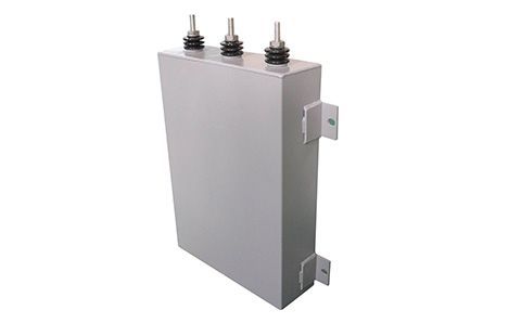 電容器的容量大小與什么有關(guān)？為什么？